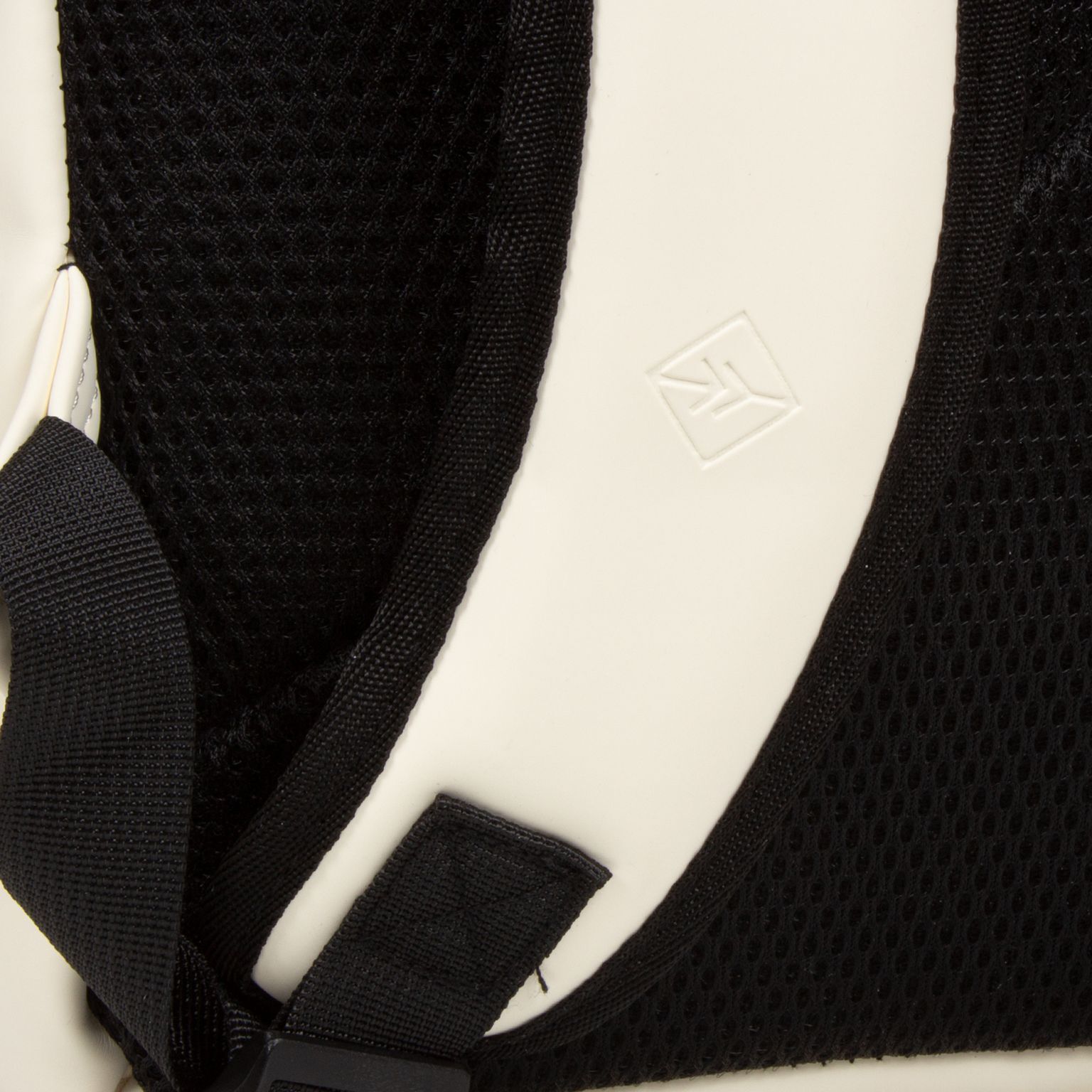 FzMwKeKg Mart - New York Rolltop Rucksack weiß