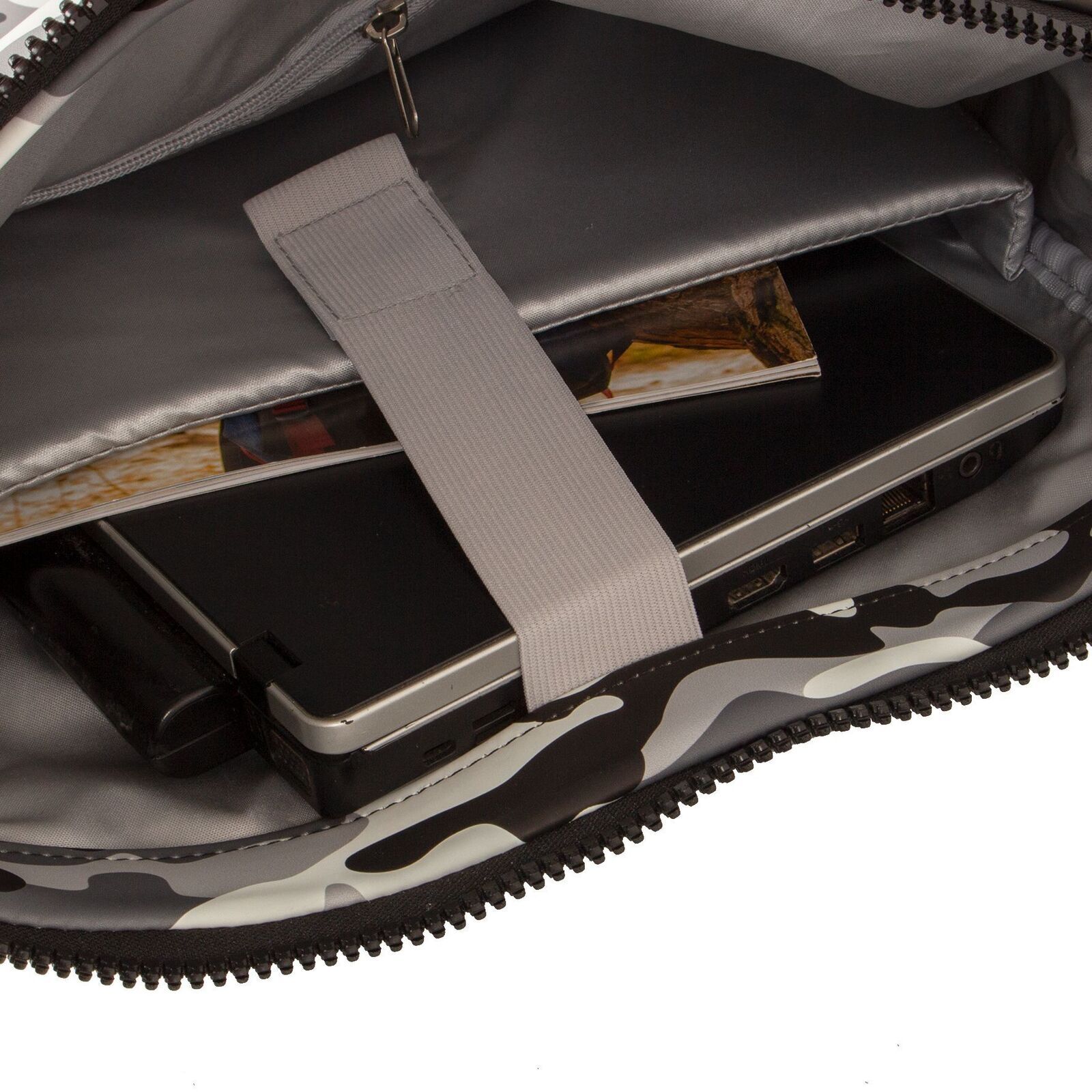 DCEdUMiA Mart - New York Rolltop Rucksack weiß/schwarz camo