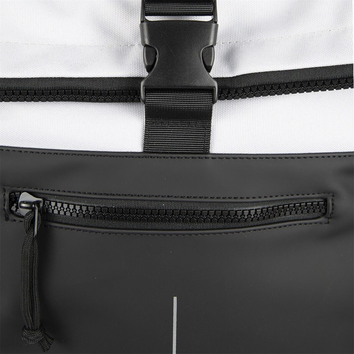 FE17E5E98C475A94CEA9267A693D50B69AC21226 Backham - New York Rolltop Rucksack hellgrau