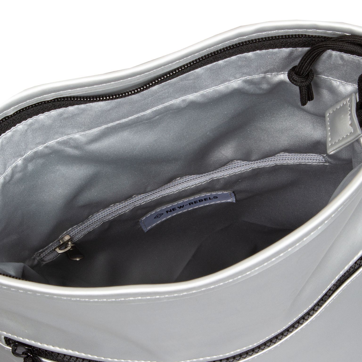 2qAb2nWY Mart - Los Angeles Rolltop Mini Rucksack silber metallic