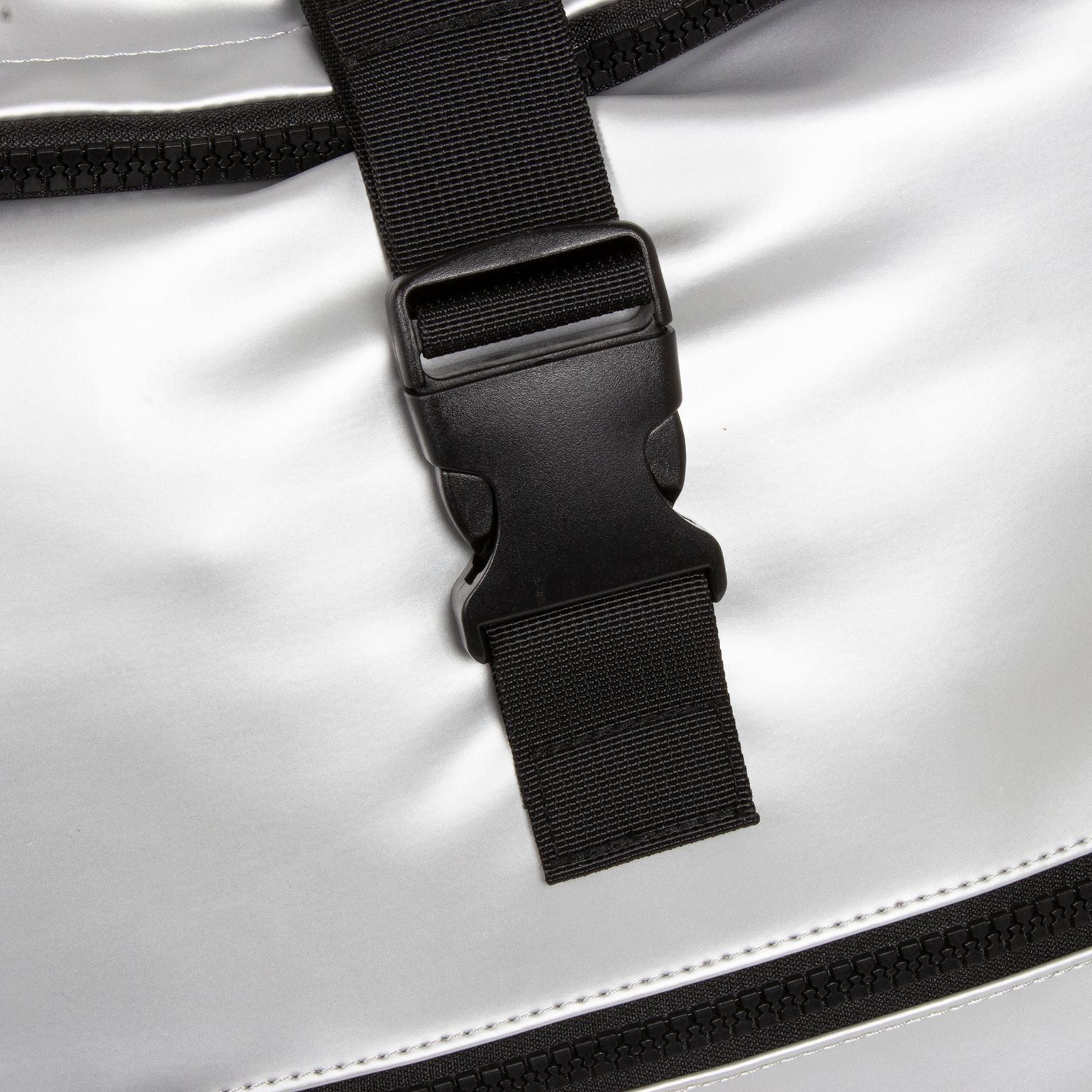 Mart - New York Rolltop Rucksack silber metallic