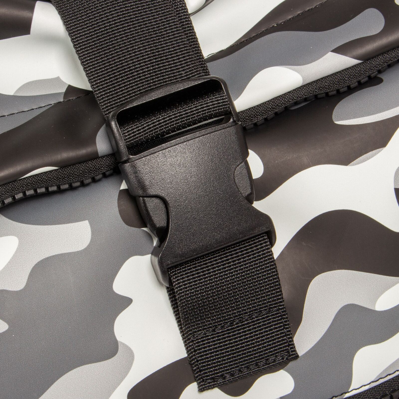 Mart - New York Rolltop Rucksack weiß/schwarz camo