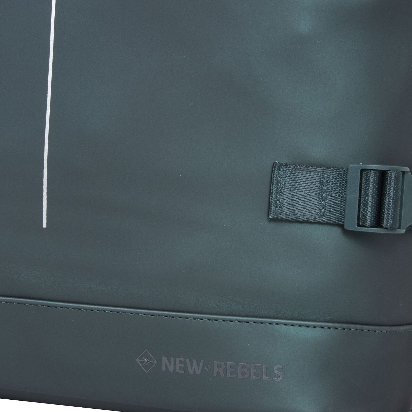 4v36oLos William - Riverside Rolltop Rucksack dunkelgrün metallic