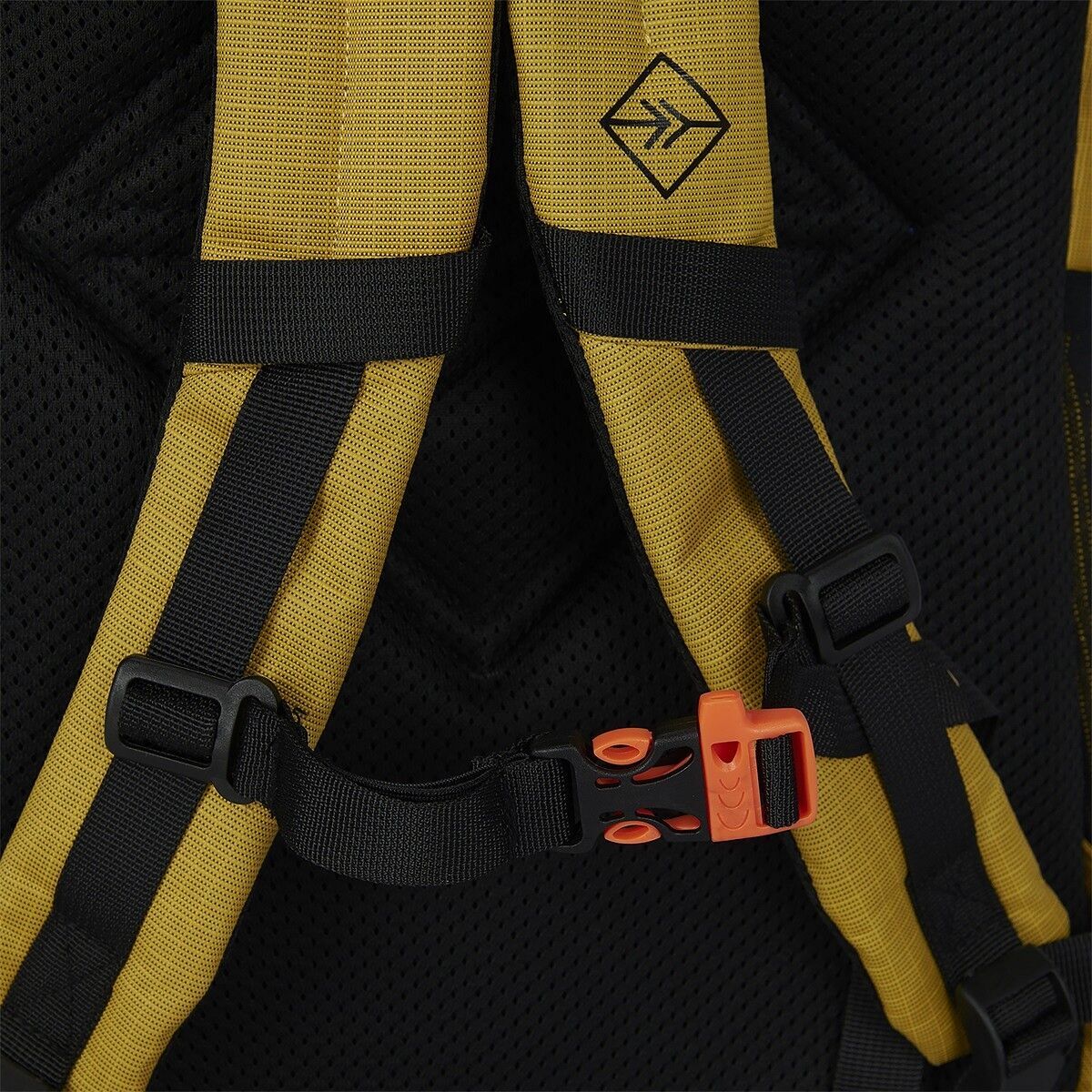 F8A265A39E19ADD1E3B3DE4E0959CB3F31E4ED19 Hugo - Carmichael Rucksack 26L navy